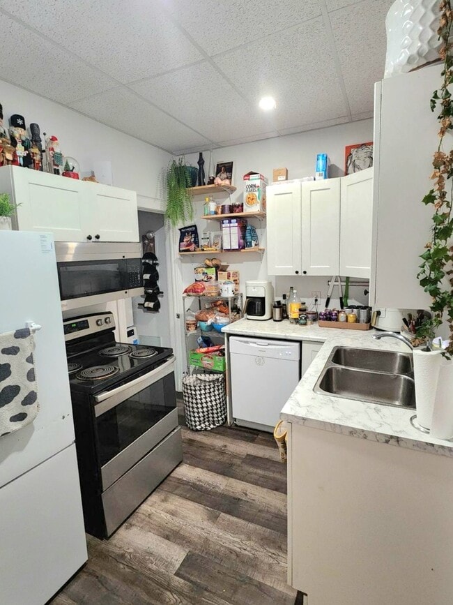 Building Photo - 3-Bedroom 2 Bathroom Apartment for Rent – ...