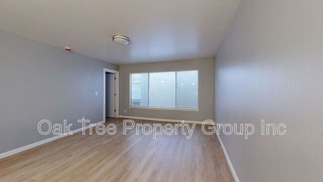 Foto del edificio - Oak Grove - 351 Lester