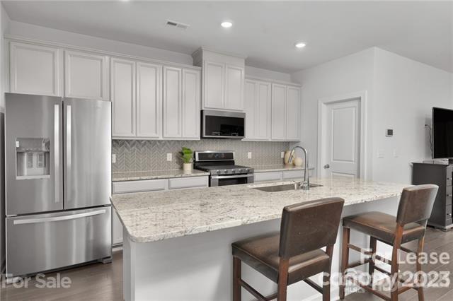 Foto del edificio - 2410 Arbor Loop Dr