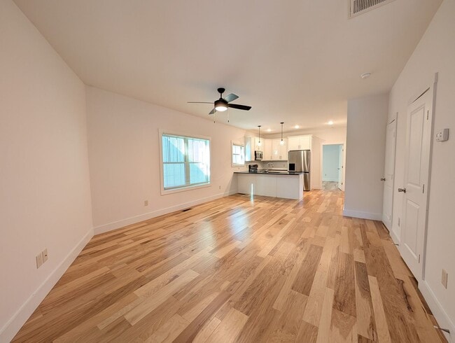 Building Photo - Weaverville Rental