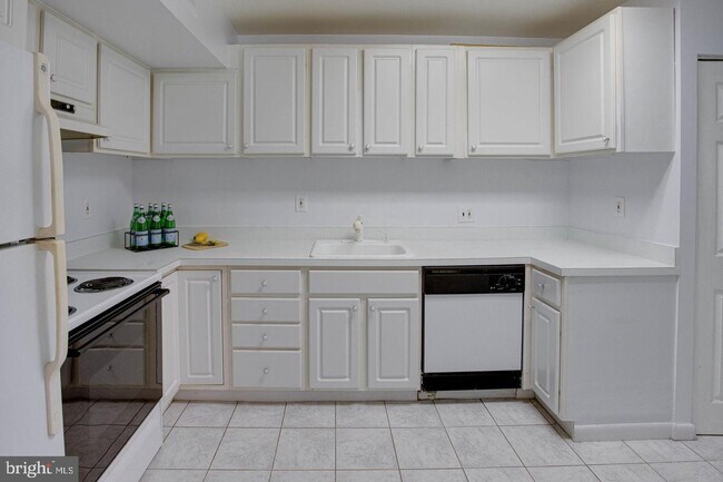 Foto del edificio - 9802 Kingsbridge Dr