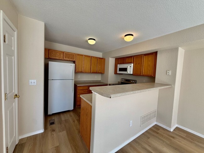 Foto del edificio - 3 Bedroom Townhome in a Convenient Location