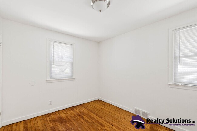 Building Photo - 503 4th St