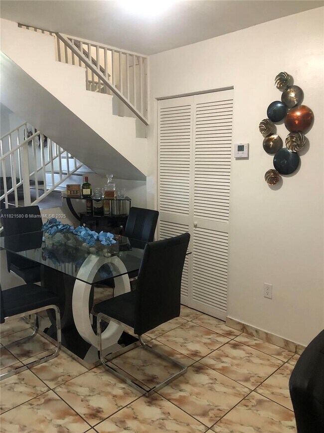 Foto del edificio - 16700 NW 55th Ave