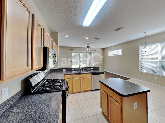 Foto del edificio - 6243 Blue Runner Ct