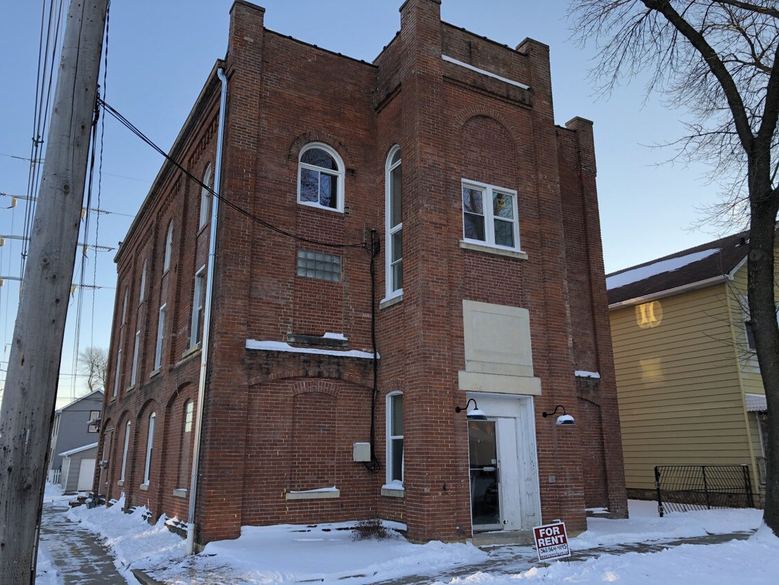 1698 Jackson Street Condo for Rent in Dubuque, IA