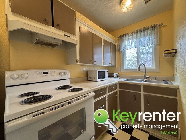 Building Photo - Charming North Tacoma Retreat with Private...