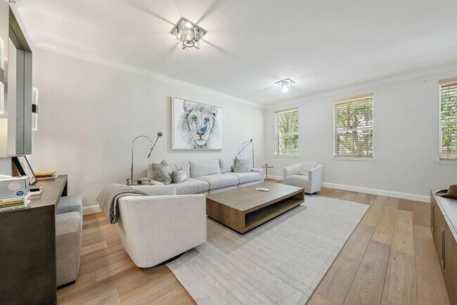 Foto del edificio - 696 Fern St