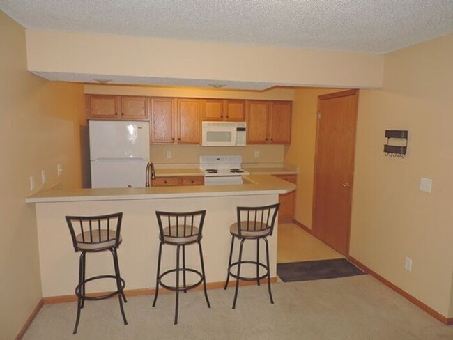 Foto del edificio - $1,450 | 2 Bedroom, 2 Bathroom Condo | Pet...