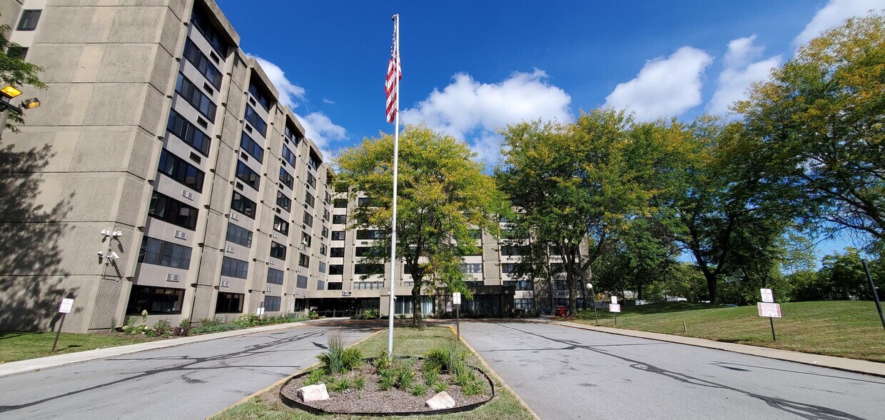 Primary Photo - Al Thomas Senior High Rise