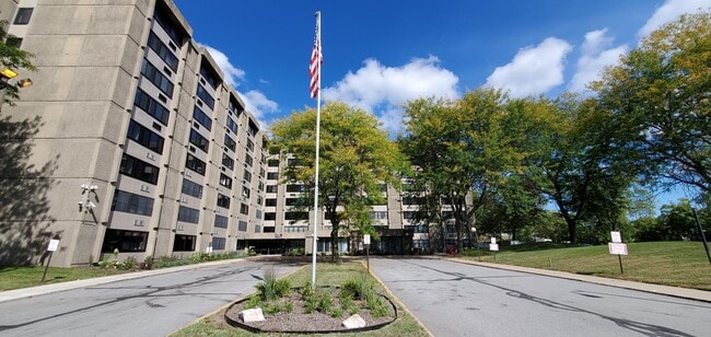Building Photo - Al Thomas Senior High Rise