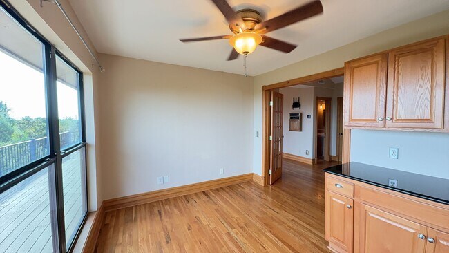 Foto del edificio - Welcome home to breathtaking views in this...
