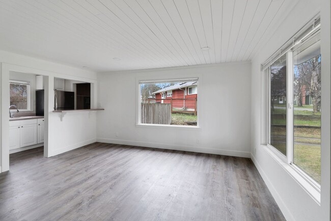 Building Photo - Remodeled - 2 Bed 1 Bath - Fully Fenced - ...