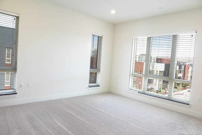 Master Bedroom - 430 Montague Expy