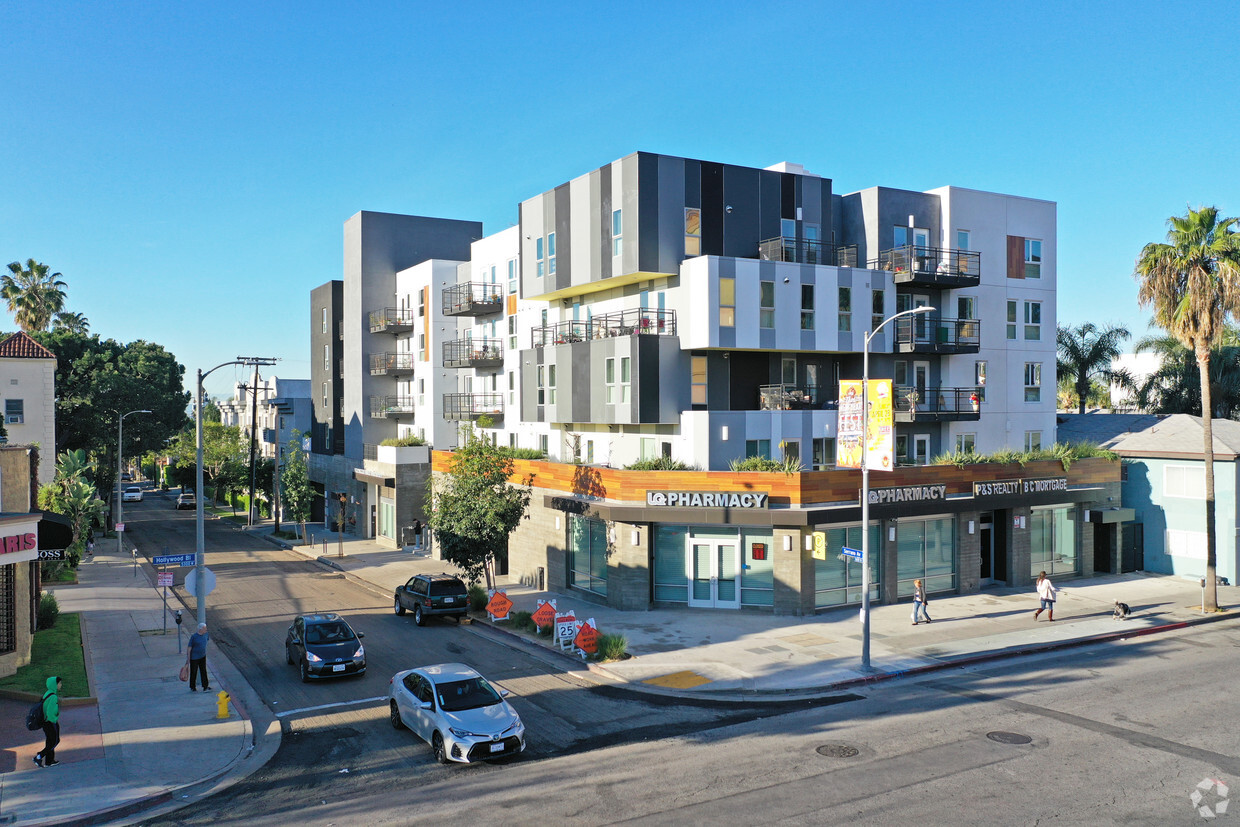 Foto principal - 5400 Hollywood Family Apartments