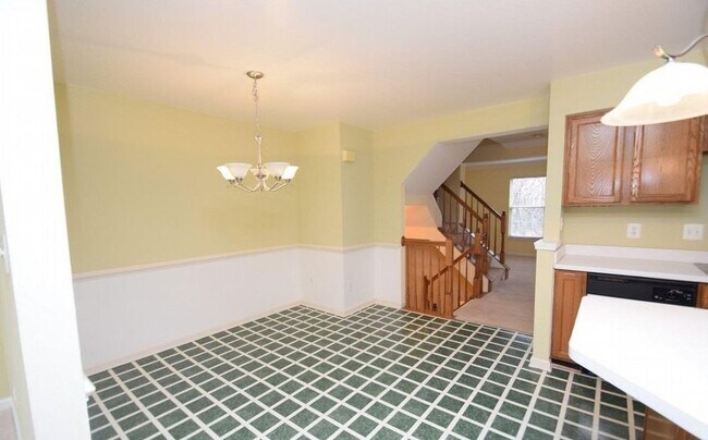 Foto del edificio - Beautiful Townehome - Lees Hill Community
