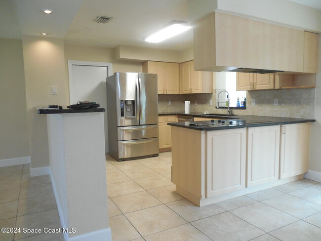 Building Photo - 1211 Pine Tree Dr