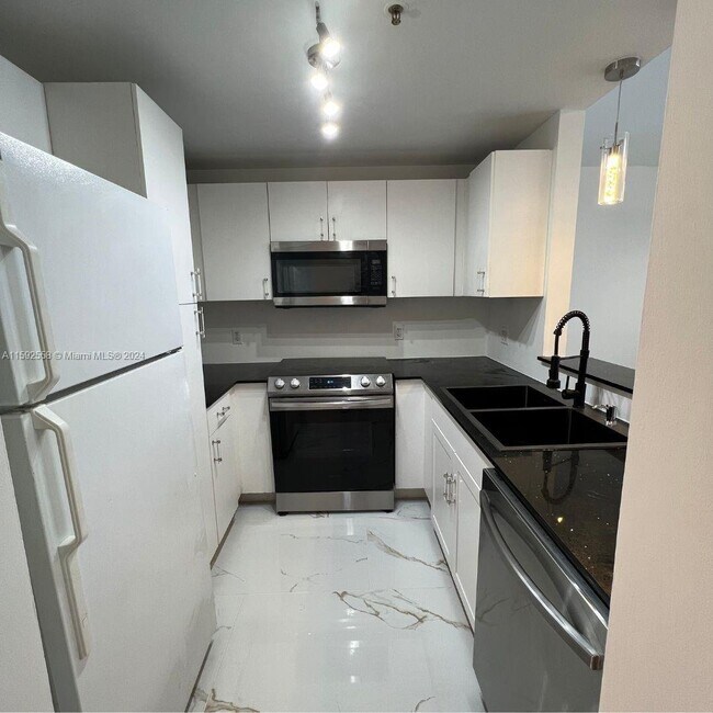 Building Photo - 185 Southeast 14th Terrace Apt #1901, Miam...