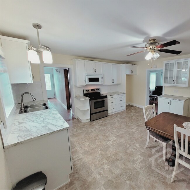 Photo du bâtiment - 773722 Oxford Rd 14