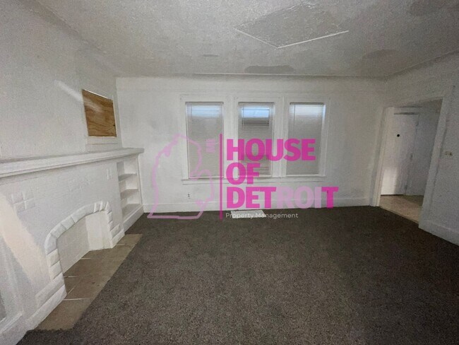 Building Photo - 5 BEDROOM | 2 BATH | FREE PRESCREEN