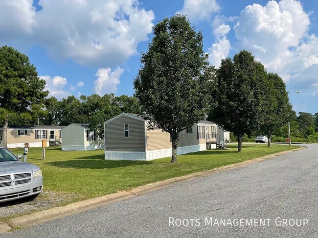 Foto del edificio - 387 Webster Rd