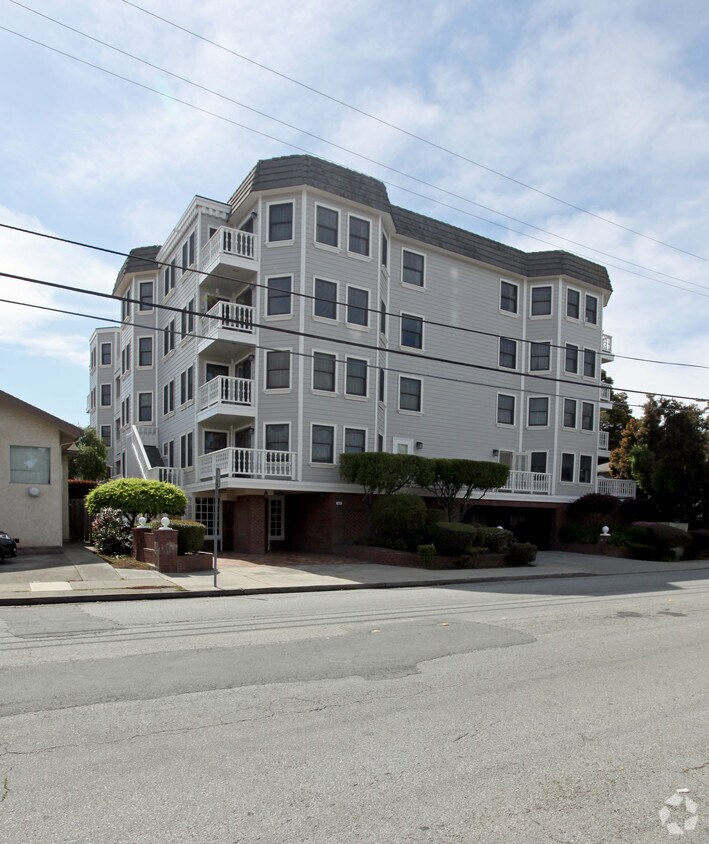 Primary Photo - 512 Walnut St