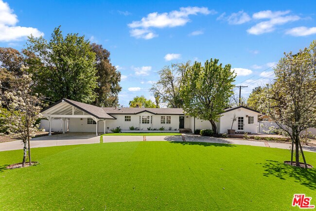 Foto del edificio - 23340 Collins St