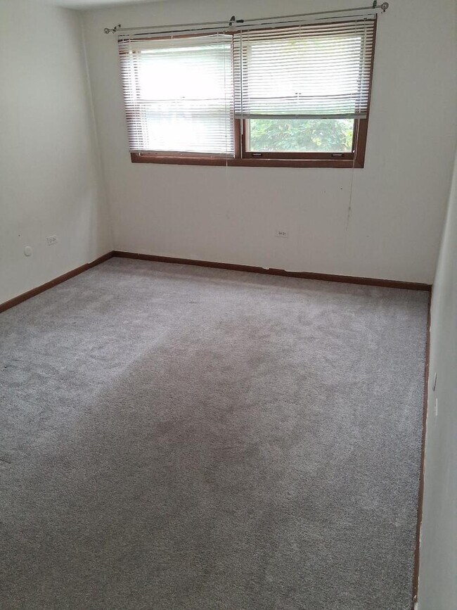 Foto del edificio - 8854 N Chester Ave