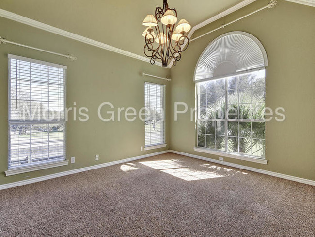 Building Photo - 1004 Lakeway Dr