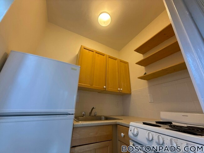 Building Photo - 2 Elmwood Ave