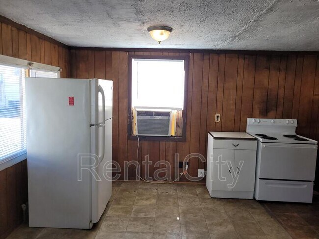 Foto del edificio - 533 Lake Rd