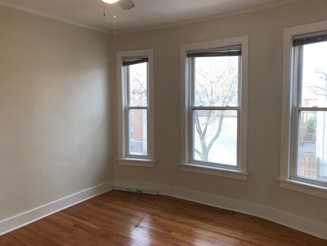 Foto del edificio - 5317 N Winchester Ave