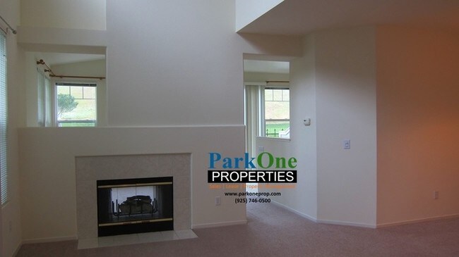 Building Photo - 4001 Coyote Cir