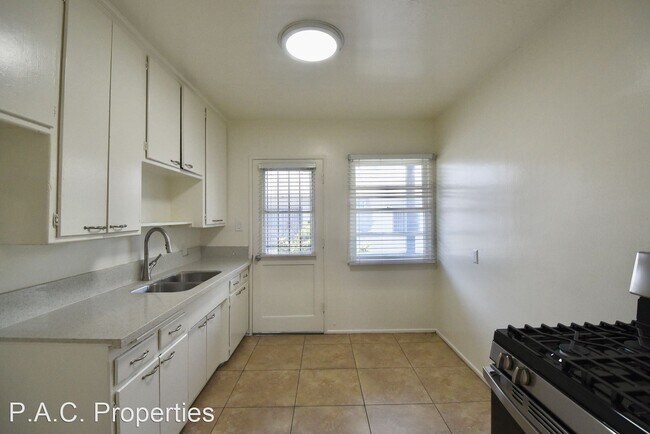 Building Photo - 1 br, 1 bath Apartment - 6308 Vineland Ave...