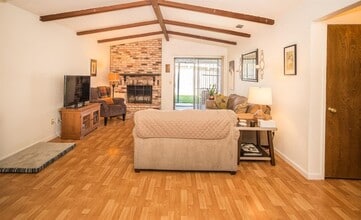 Building Photo - 854 Del Oro St