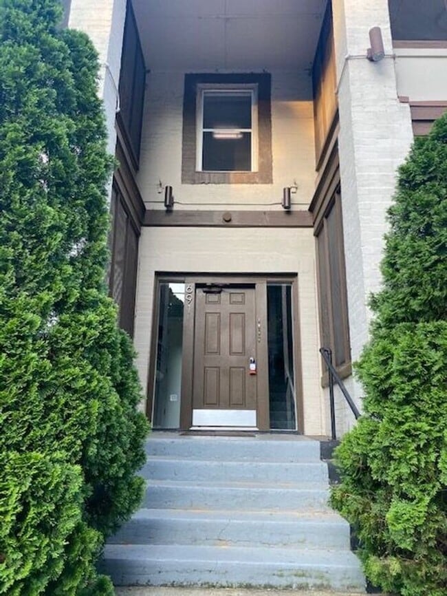 Building Photo - 691 Durant Pl NE