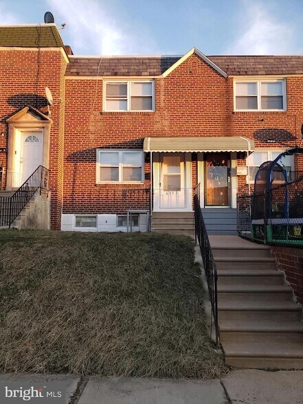 Foto principal - 6353 Eastwood St