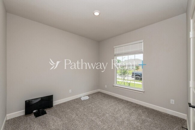 Building Photo - 709 Emerson Dr