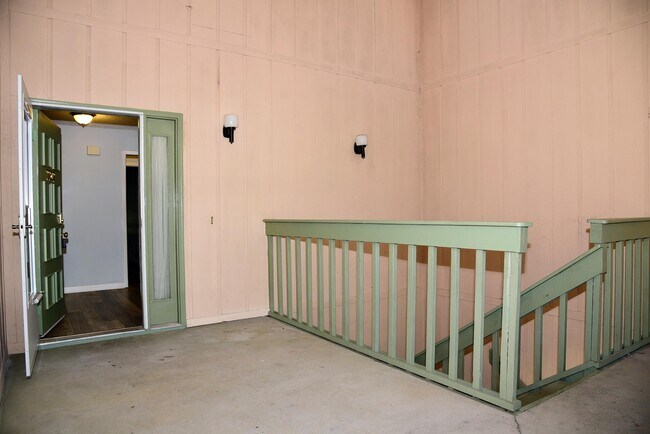 Building Photo - 55 Bay Dr