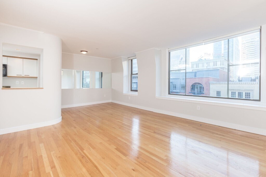 Primary Photo - 200 Newbury St