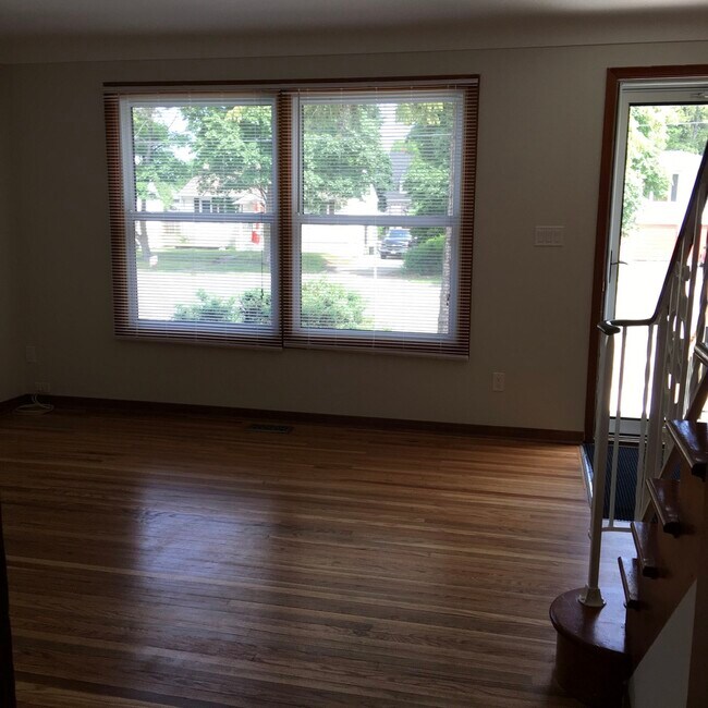 Building Photo - 1085 Exmouth St