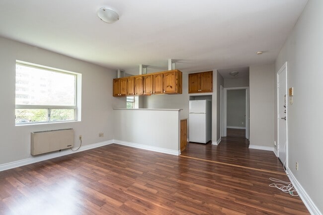 Building Photo - 83 Isabella St