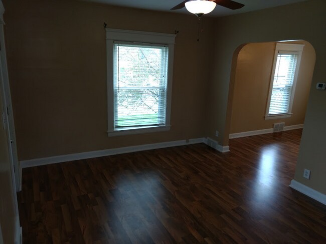 Foto del edificio - 121 S East St