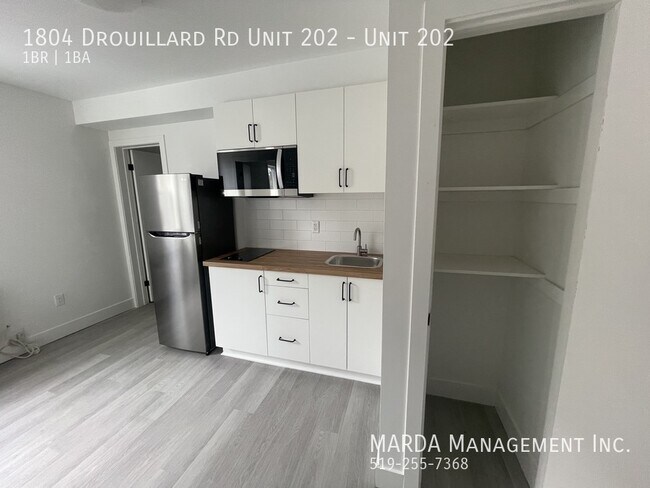 Photo du bâtiment - MODERN BACHELOR UNIT IN EAST WINDSOR! INCLUSIVE W/ FREE INTERNET!!