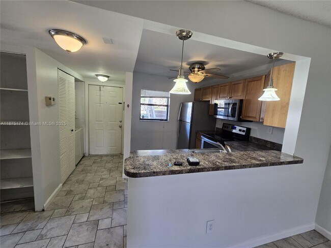 Foto del edificio - 10600 NW 10th St