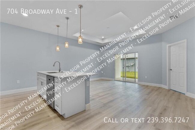Foto del edificio - 704 Broadway Ave