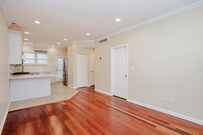 Foto del edificio - 1362 W Greenleaf Ave