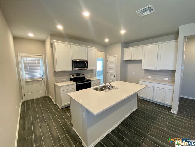 Building Photo - 2445 Ayers Dr
