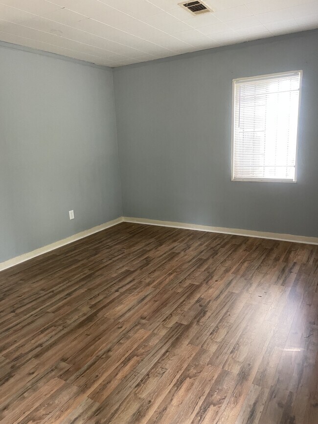 Foto del edificio - 714 Lindsey Dr