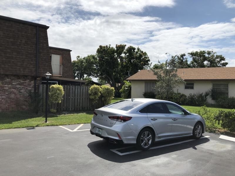 2/2.1 Townhouse in Los Mangos Townhouse for Rent in Boynton Beach, FL